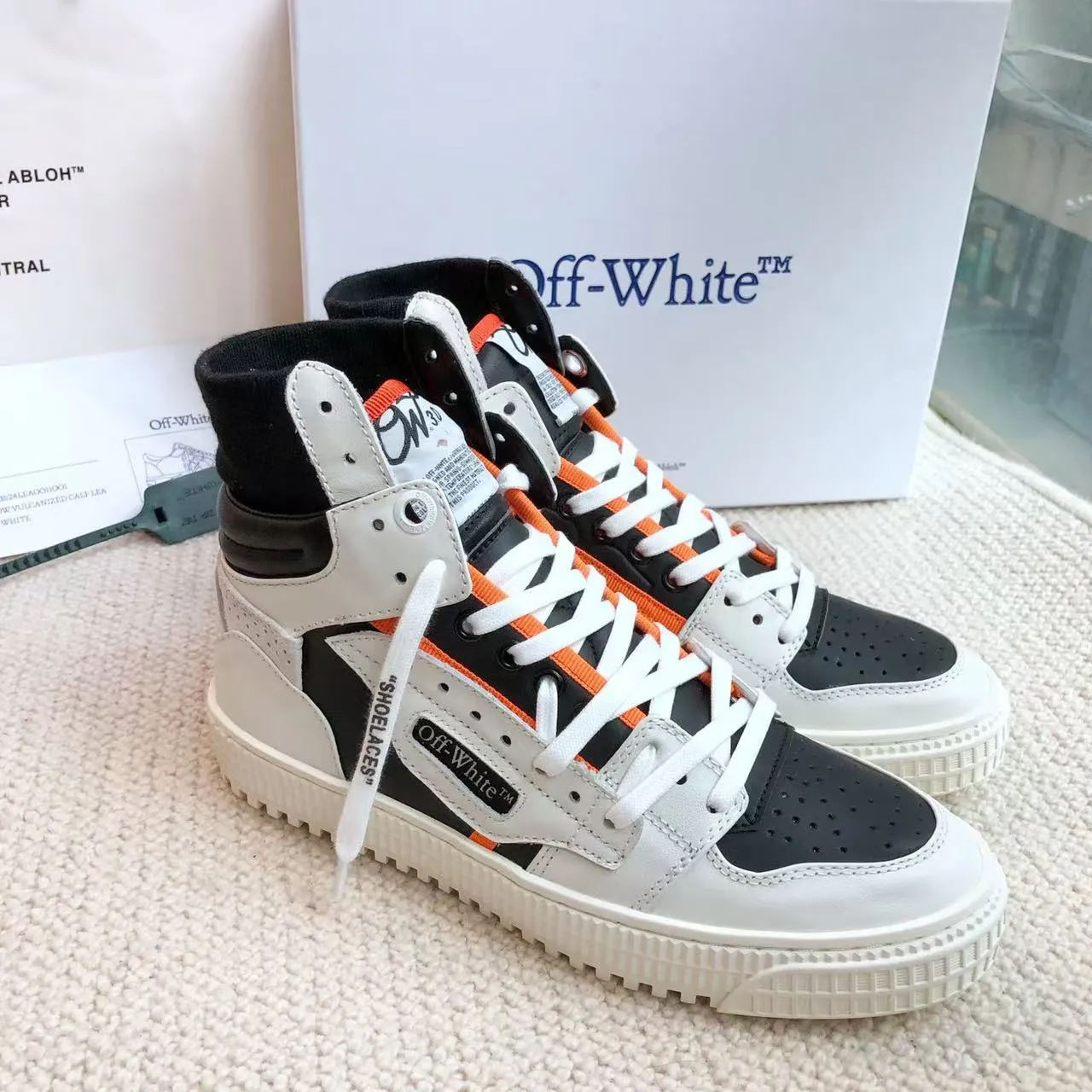 Men's men's shoes P660! 🌈🌈OFF WHITE🌈🌈 ⚡️Couple model⚡️🍓New color🍓 👉Ex-factory price: 130-45 The latest spring model of Gaobang street casual Martin style masterpiece, released the highest quality version on the market 👊 Series original mold opening, original lasting, production technology 1:1 original ➰🔜The best choice for more and more celebrities and Internet celebrities🔸In the classics Changes in the code🔸Innovate in the trend🔸Strive to break away from the shackles of bad street design🔝Although he is not the originator of fashion design, he is definitely a shining dark horse in avant-garde design🐴🆙Do not follow the trend🔅Not universal beauty🔅 Fabric💯First-layer cowhide Lining💯Imported skin-friendly and environmentally friendly polyester mesh Foot pads💯Original molded high-elastic environmentally friendly molding pads Midsole💯Original lasting process Outsole💯Rubber outsole Packaging💯Official website synchronized full set of packaging (brand wrapping paper, brand certificate, brand cloth bag)